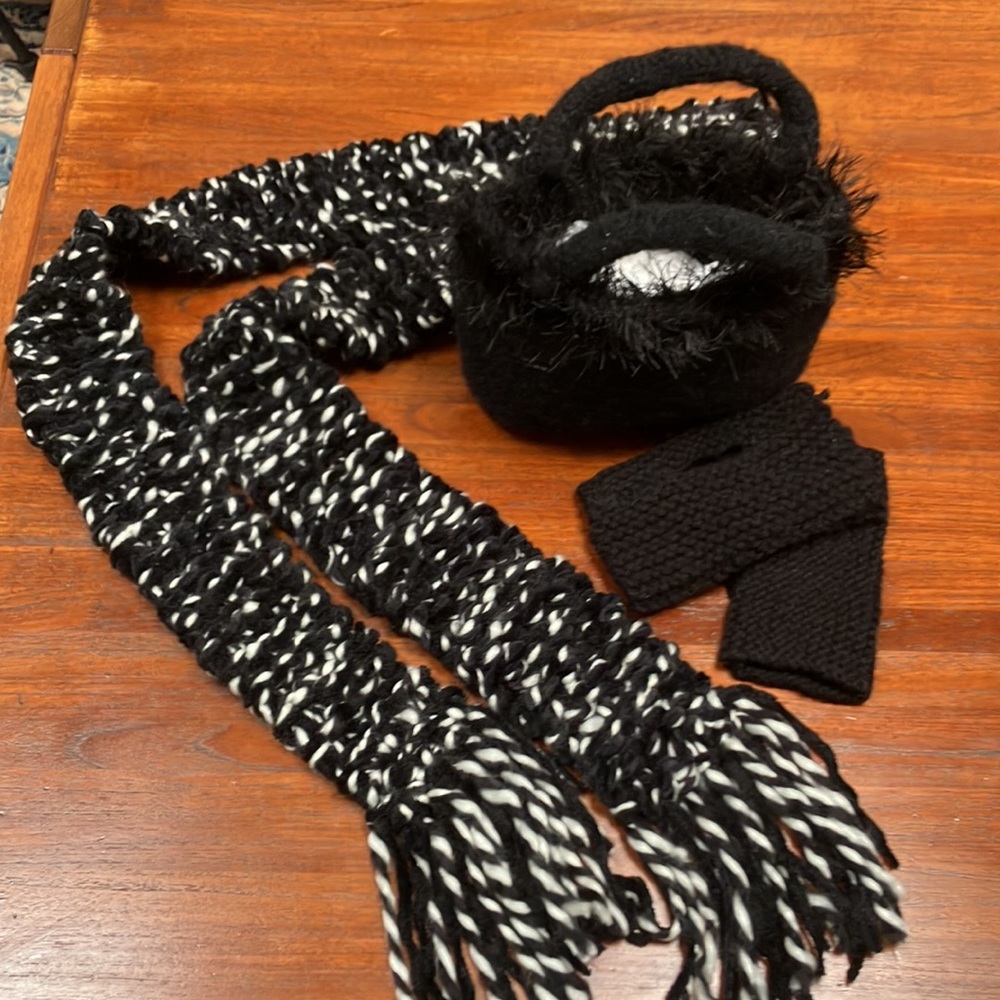 Set:3 knitted new Mini felted knit purse, scarf & fingerless gloves. Black/white